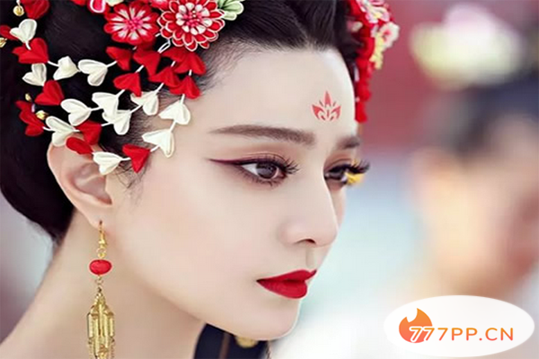 中国眼睛最美的十大女星 杨幂排名第5，迪丽热巴必须有姓名